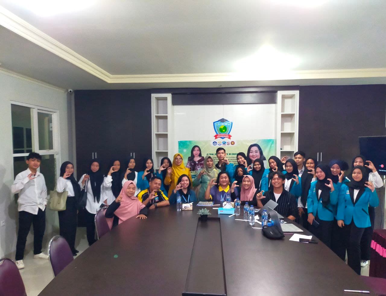 Visiting Lecturer Oleh Dosen Tamu Dr. Olivia Ann S. Siccion (BPSU) & Job D. Pagulo mengangkat materi terkait Enterpreneurship, khususnya Strategi Marketing UMKM, serta Kepemimpinan dan Kebijakan Publik,  15 September 2025