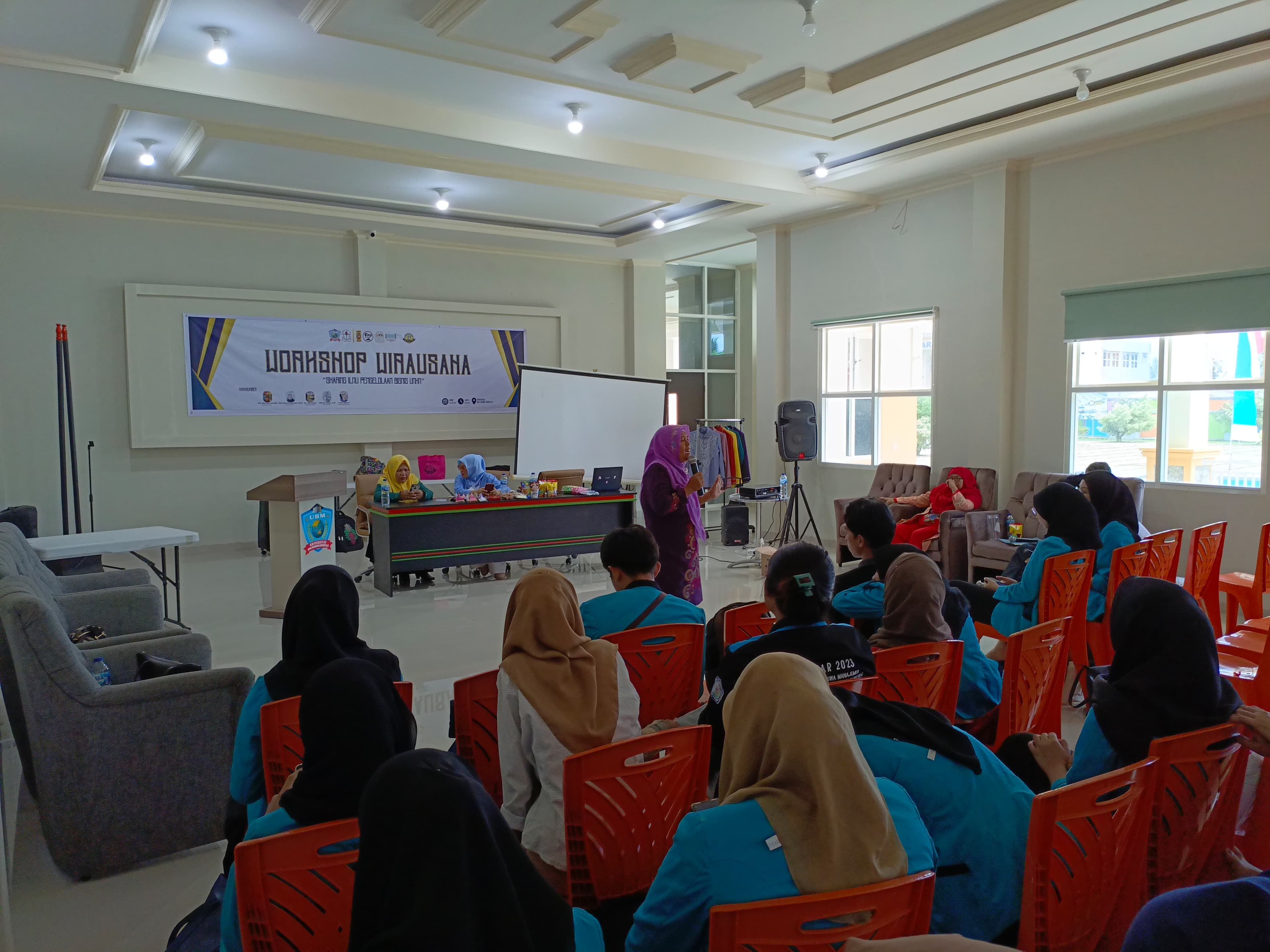 Workshop Wirausaha dan Sharing Ilmu Pengelolaan Bisnis UMKM oleh Hj. Lilik Sriyani (UMKM Putra Kusuma)