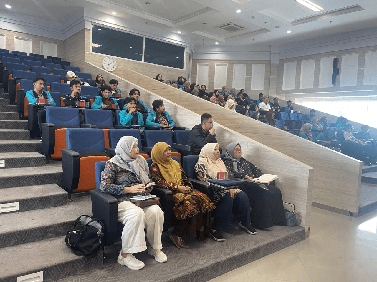Kuliah Pakar"Peran Perguruan Tinggi Mendorong Ekosistem Halal Oleh Dr. Dewi Rahmi" 2025